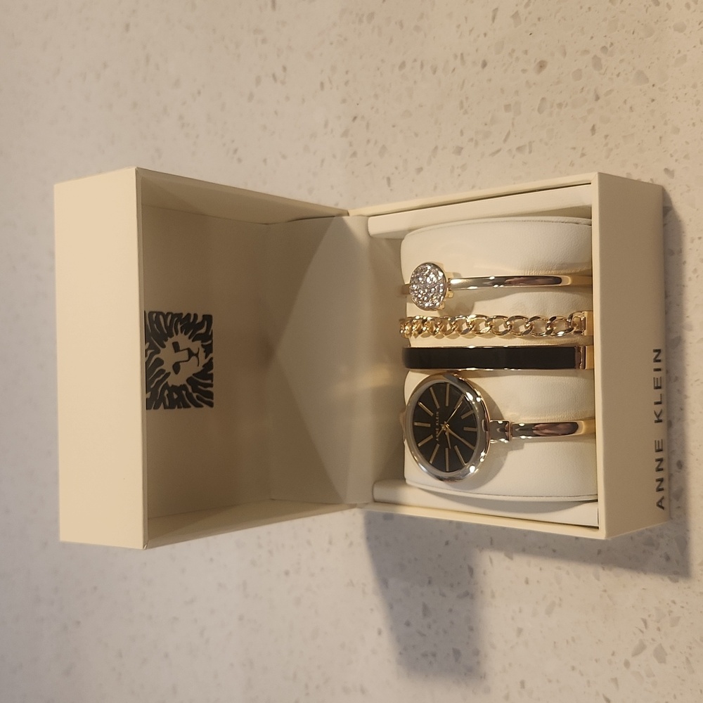 BRAND NEW wrist bangle watch and bracelet set gold and black